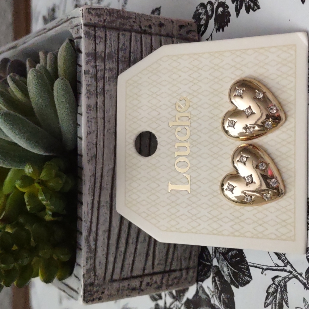 Modcloth *Valentine's*  heart stud earrings